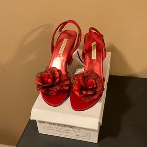 Red heel with flower size 8.5